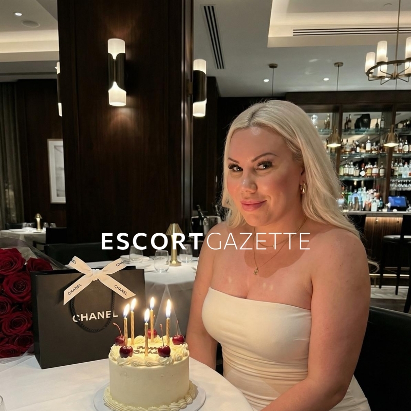 Lesbian Sex Games service Dubai escort girl Essex